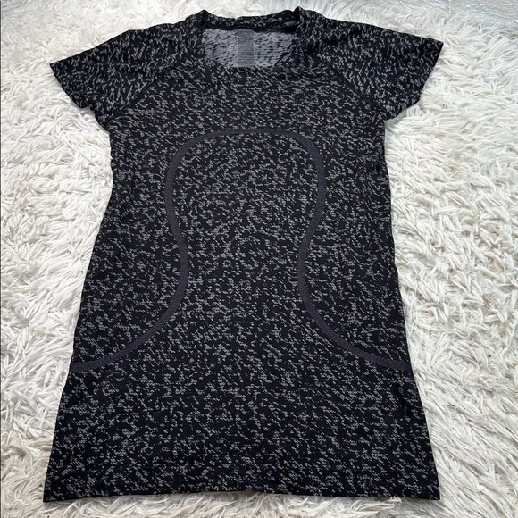 Lululemon Swiftly Tech Short Sleeve Shirt 2.0 Distorted Static Black / Alpine Wh - Picture 1 of 4